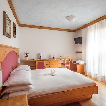 Hotel St. Raphael Madonna di Campiglio Bagian luar foto