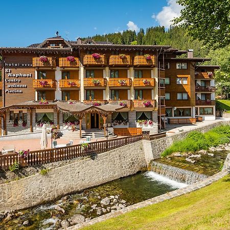Hotel St. Raphael Madonna di Campiglio Bagian luar foto
