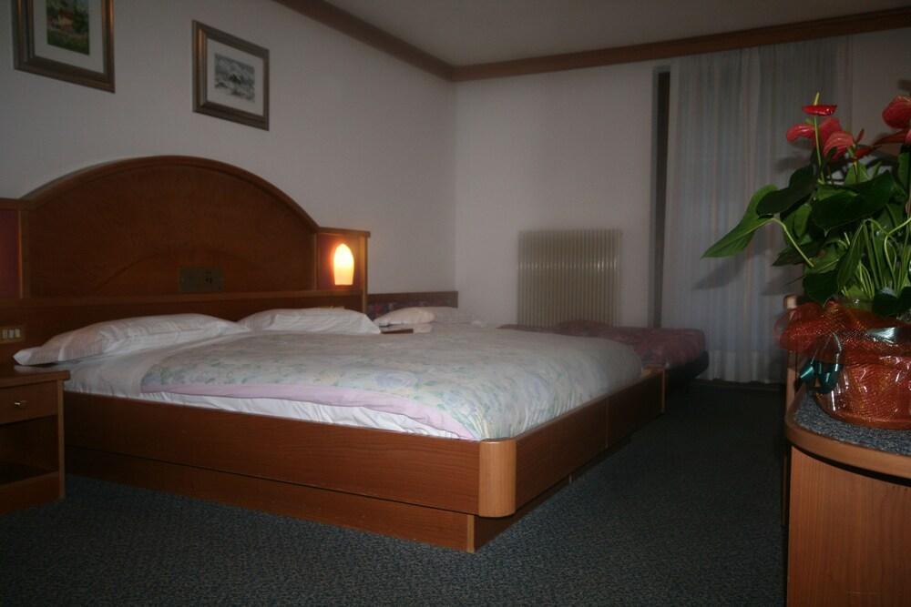 Hotel St. Raphael Madonna di Campiglio Bagian luar foto