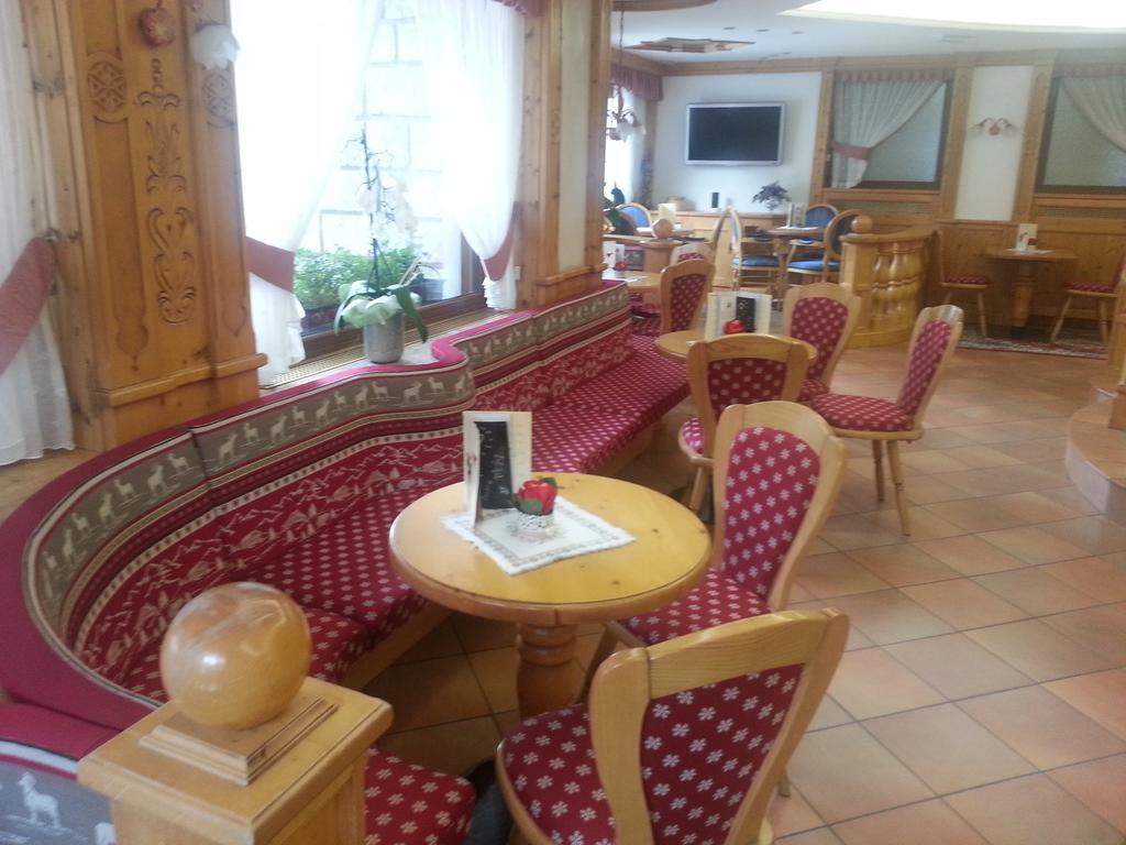 Hotel St. Raphael Madonna di Campiglio Bagian luar foto