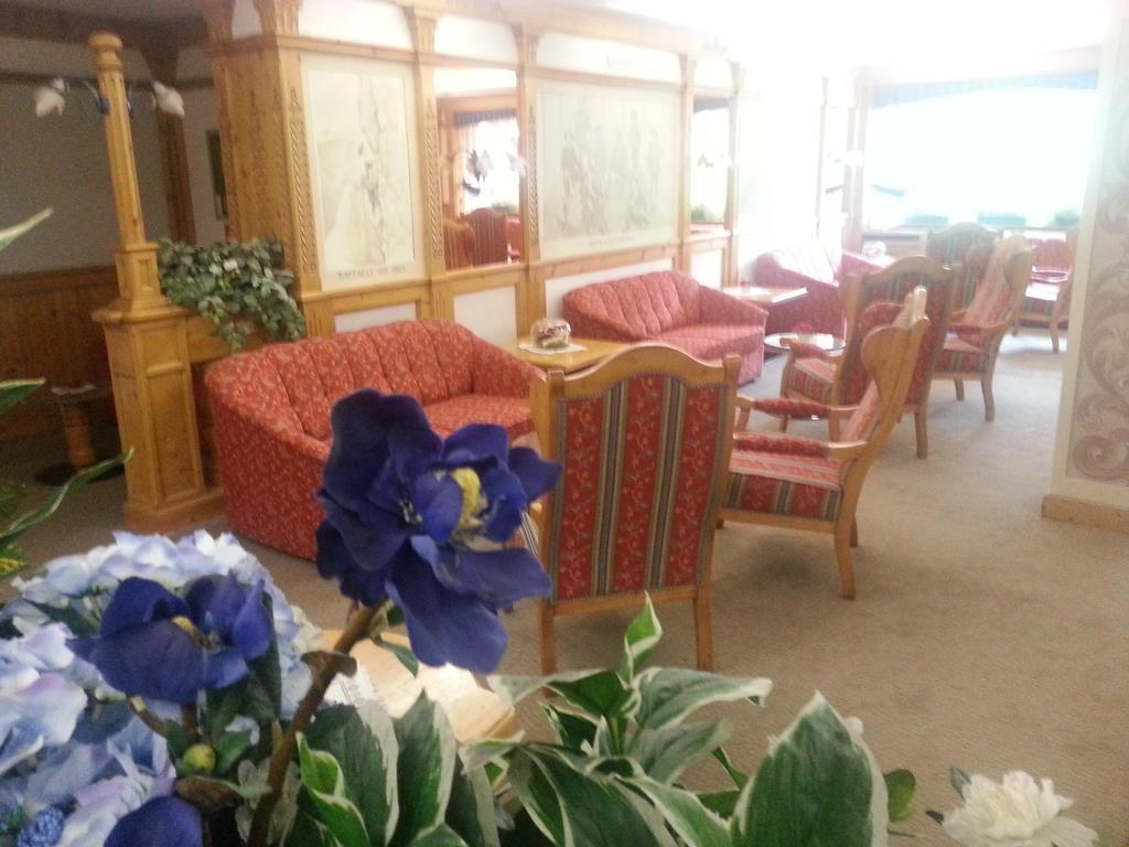Hotel St. Raphael Madonna di Campiglio Bagian luar foto