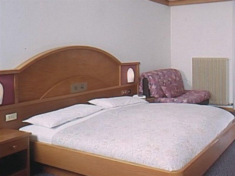 Hotel St. Raphael Madonna di Campiglio Bagian luar foto