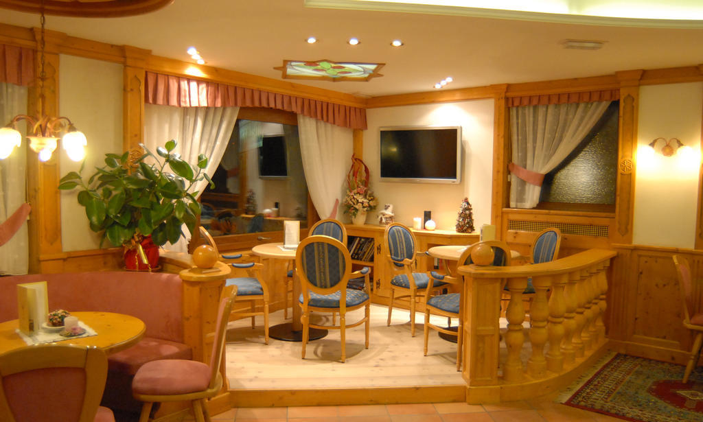 Hotel St. Raphael Madonna di Campiglio Bagian luar foto