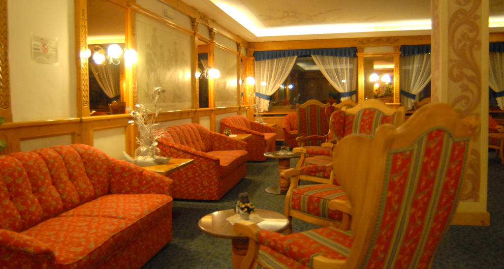 Hotel St. Raphael Madonna di Campiglio Bagian luar foto