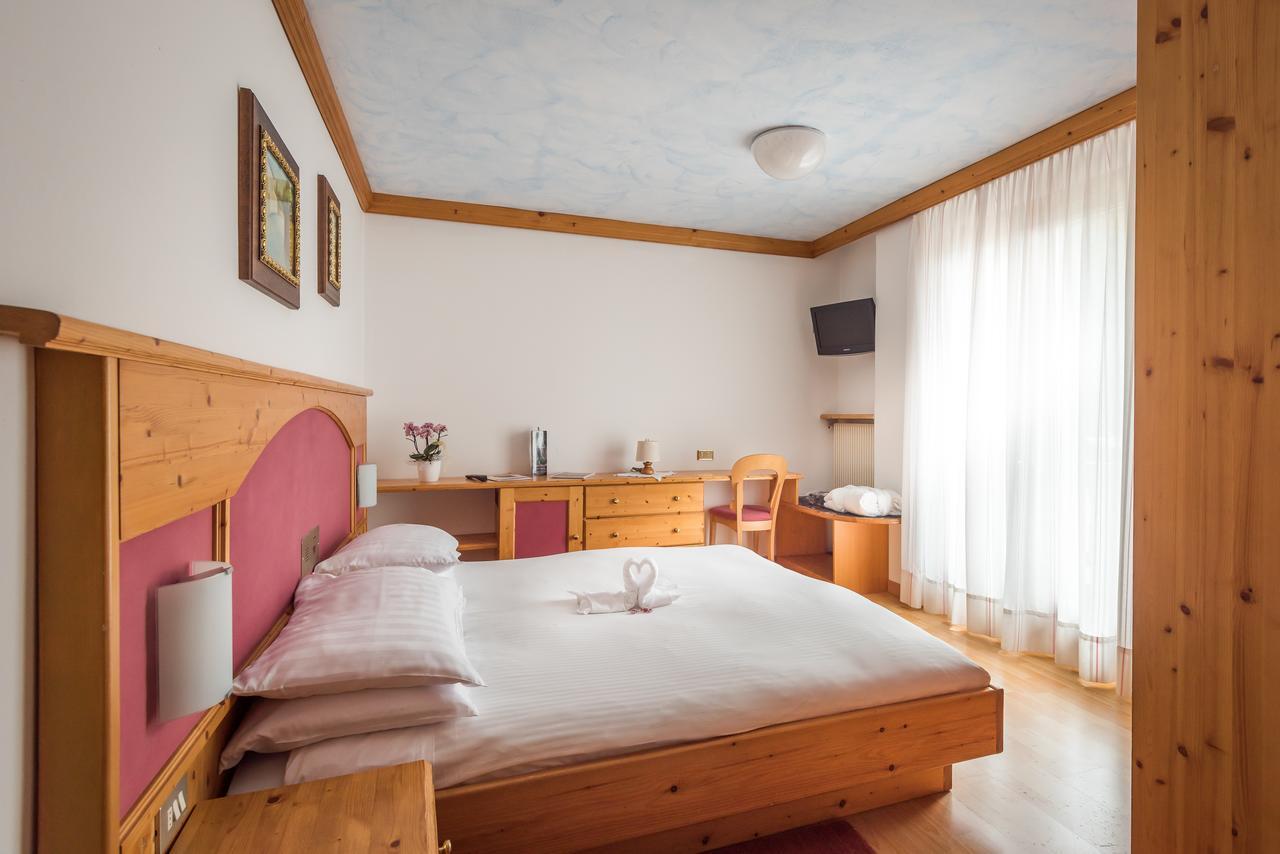 Hotel St. Raphael Madonna di Campiglio Bagian luar foto