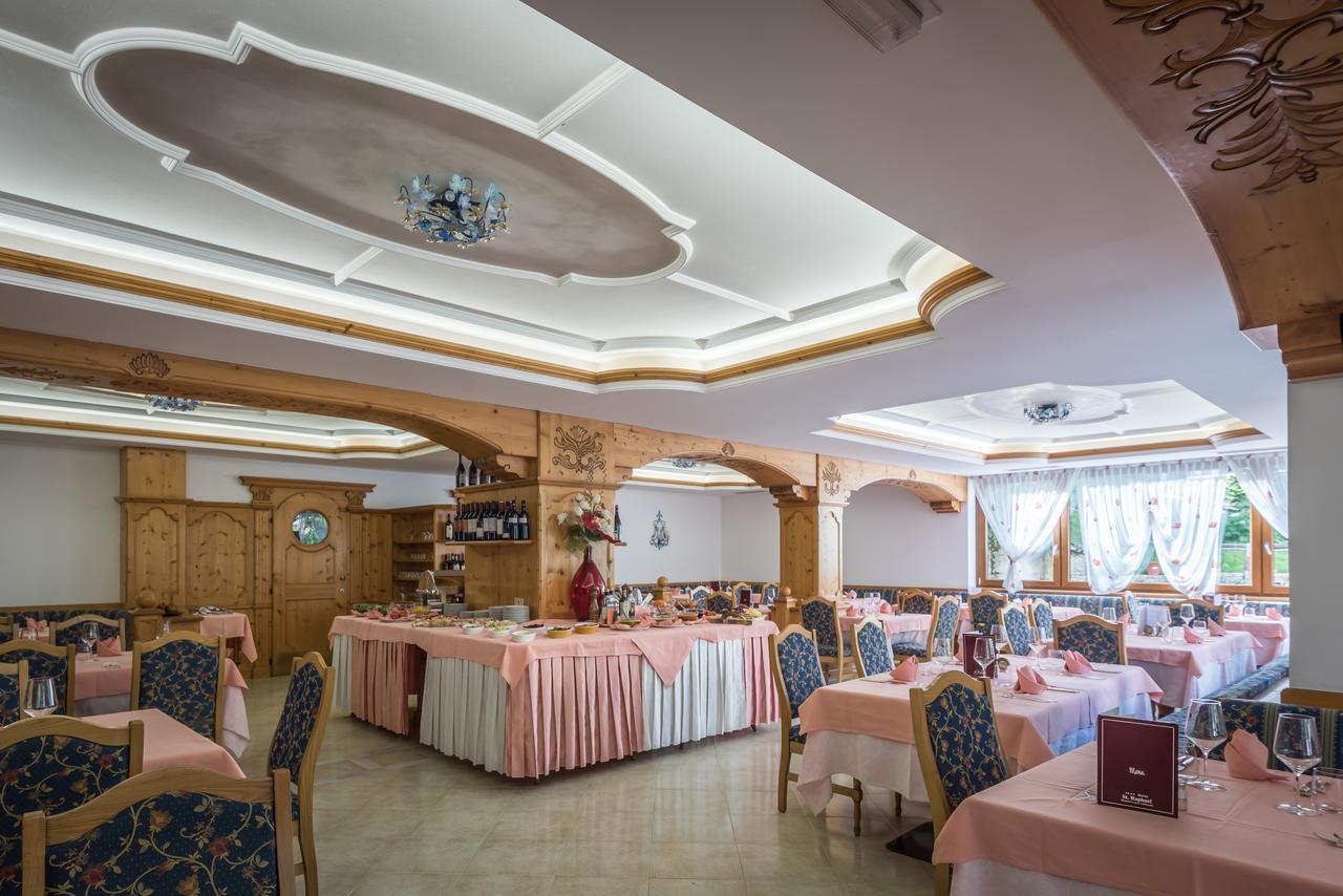 Hotel St. Raphael Madonna di Campiglio Bagian luar foto