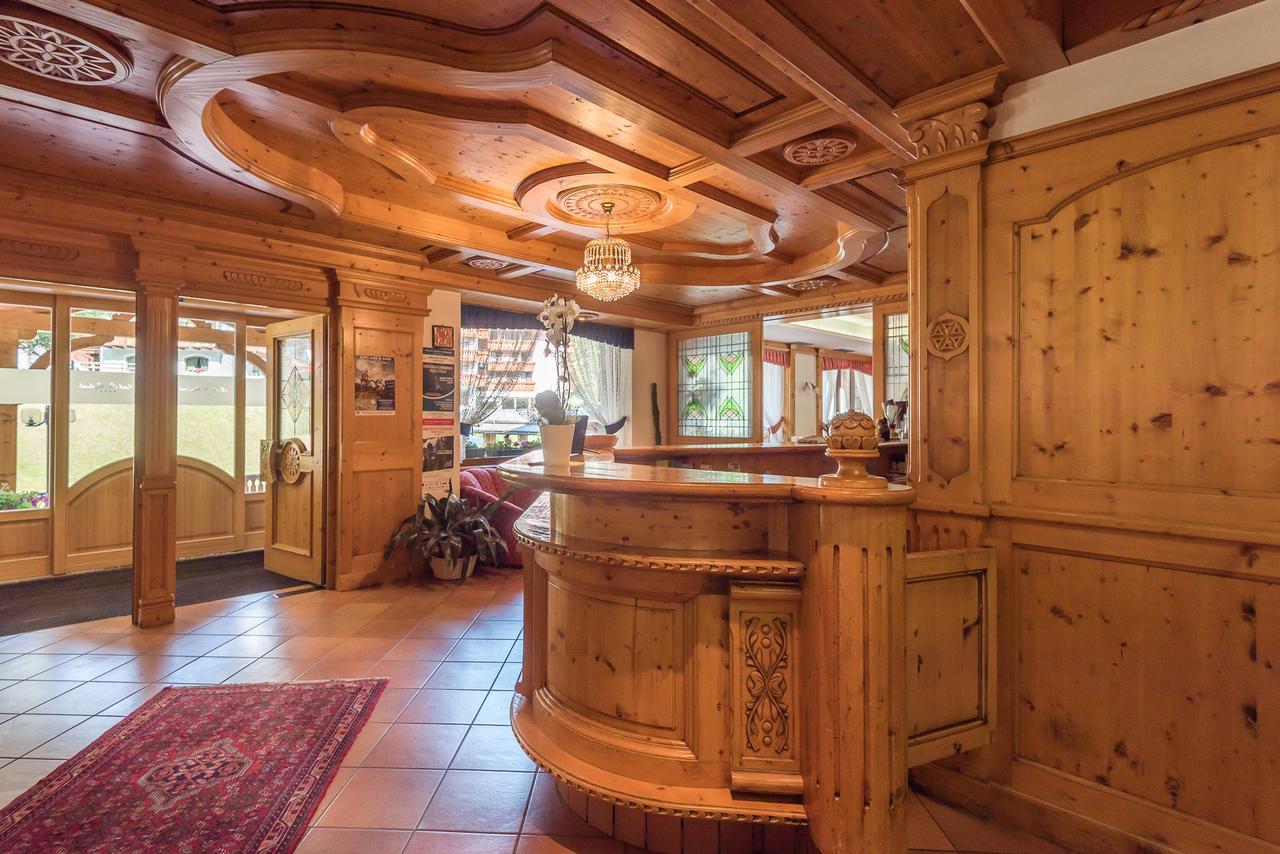 Hotel St. Raphael Madonna di Campiglio Bagian luar foto