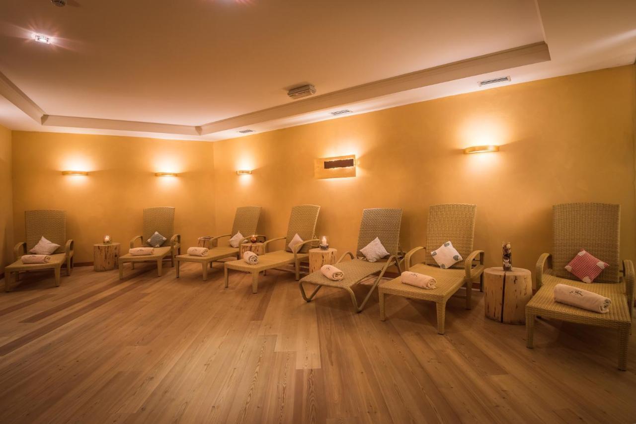 Hotel St. Raphael Madonna di Campiglio Bagian luar foto