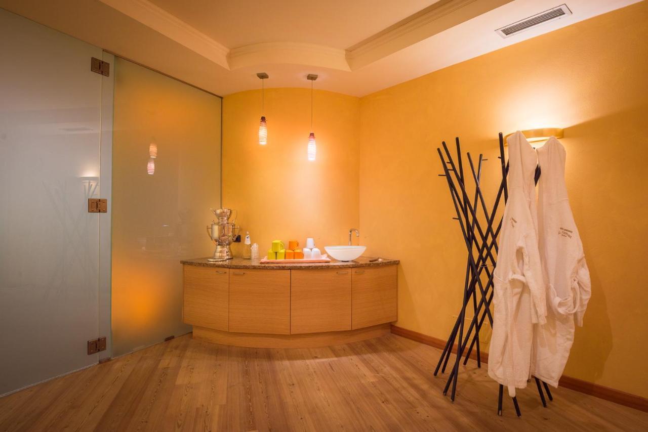 Hotel St. Raphael Madonna di Campiglio Bagian luar foto