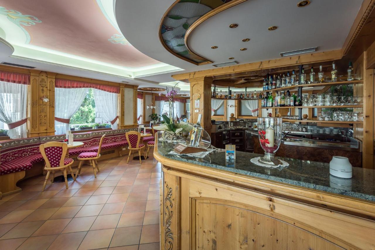 Hotel St. Raphael Madonna di Campiglio Bagian luar foto