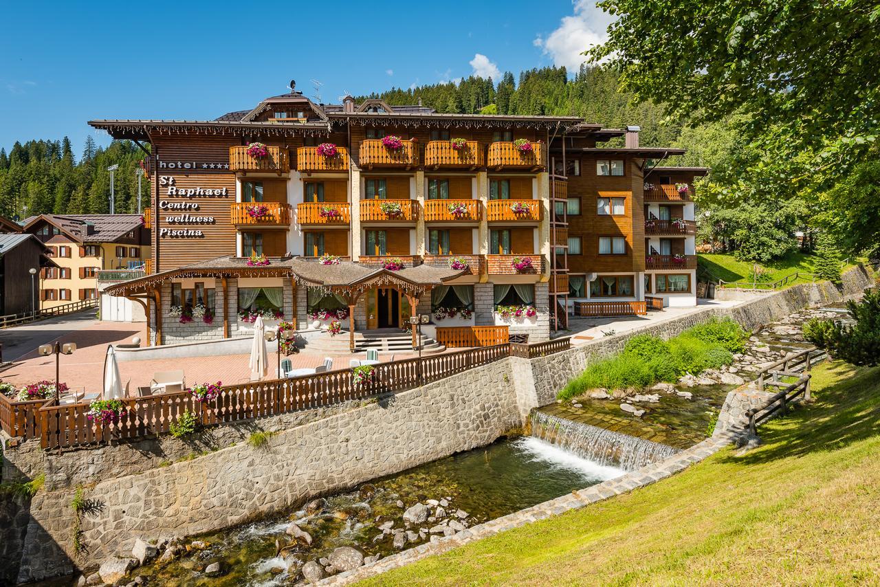 Hotel St. Raphael Madonna di Campiglio Bagian luar foto