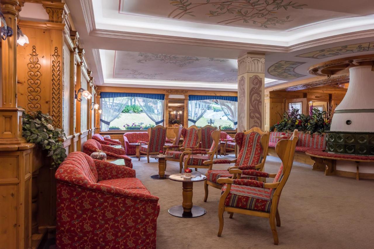 Hotel St. Raphael Madonna di Campiglio Bagian luar foto