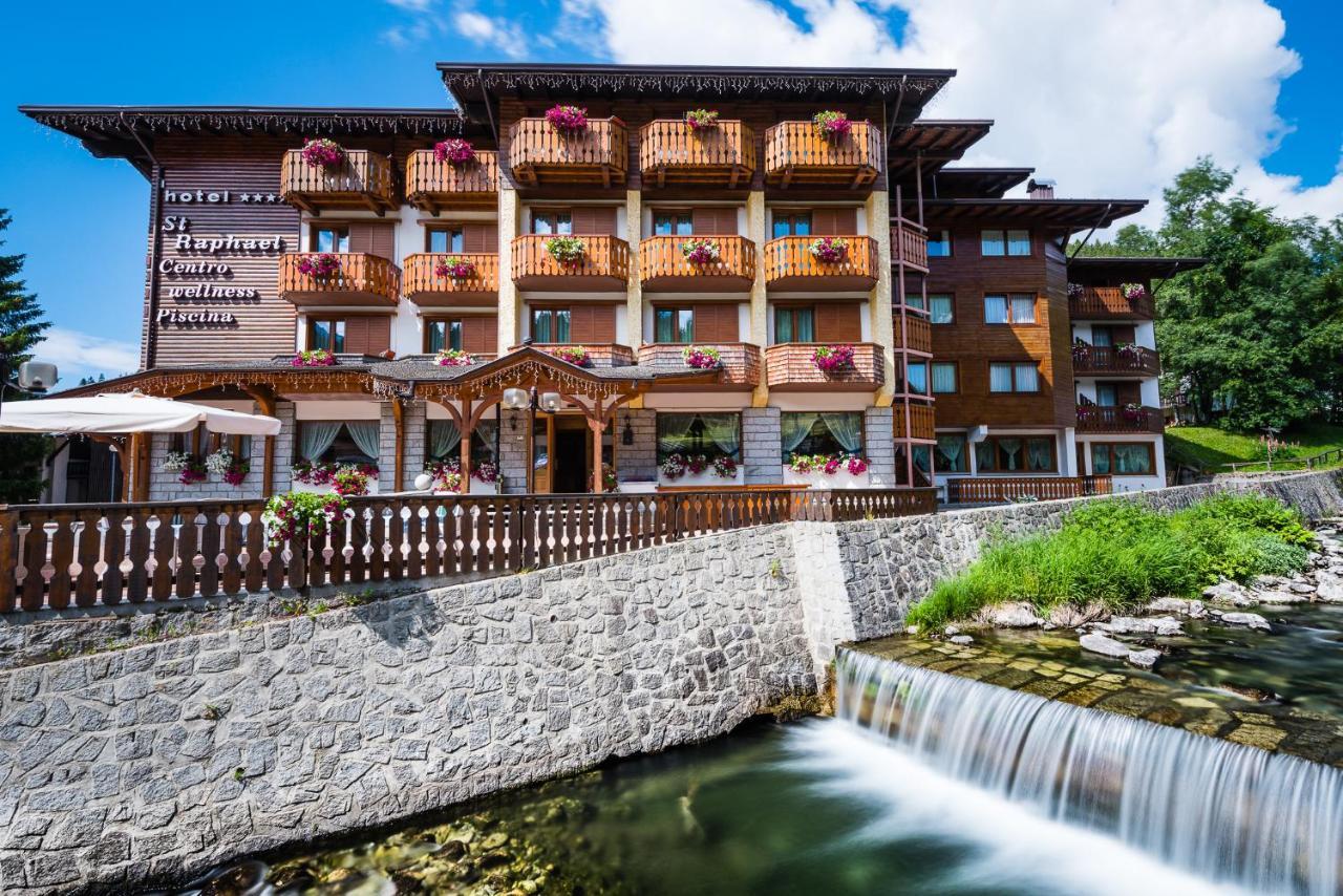 Hotel St. Raphael Madonna di Campiglio Bagian luar foto