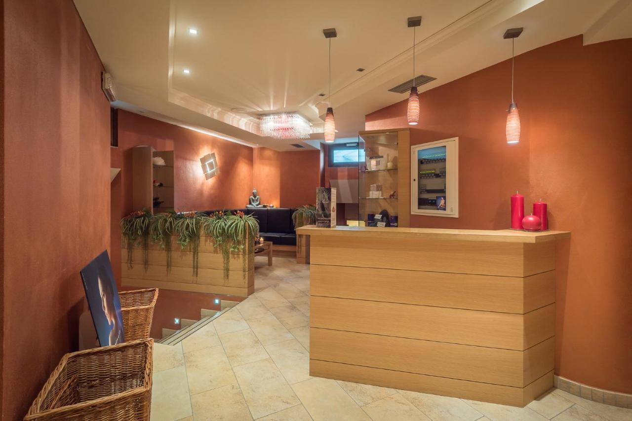 Hotel St. Raphael Madonna di Campiglio Bagian luar foto