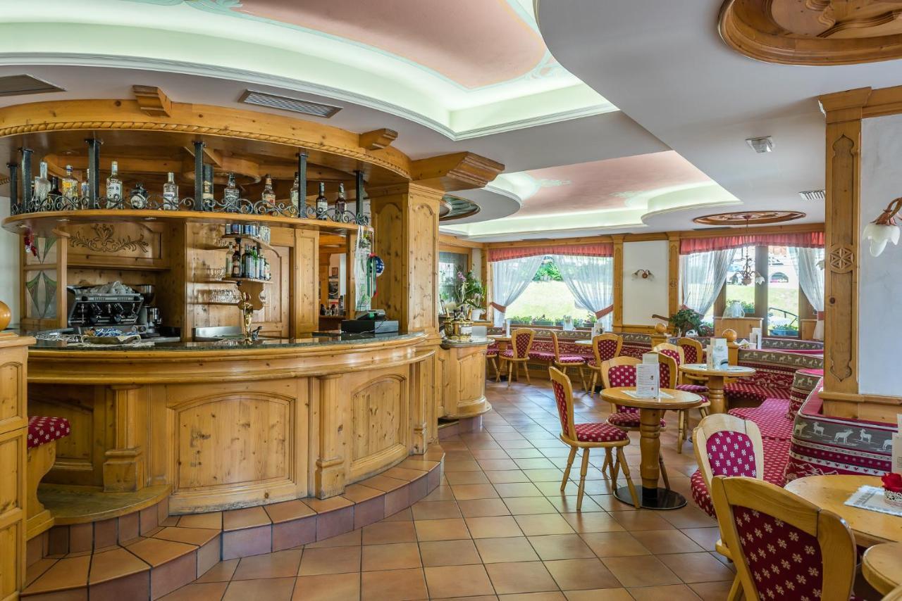 Hotel St. Raphael Madonna di Campiglio Bagian luar foto