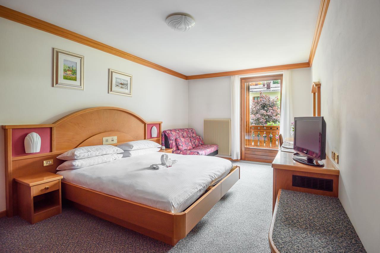 Hotel St. Raphael Madonna di Campiglio Bagian luar foto