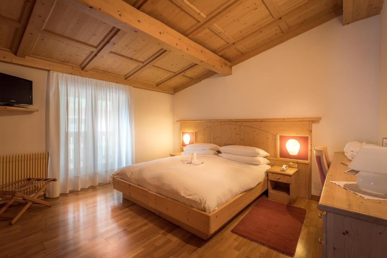 Hotel St. Raphael Madonna di Campiglio Bagian luar foto