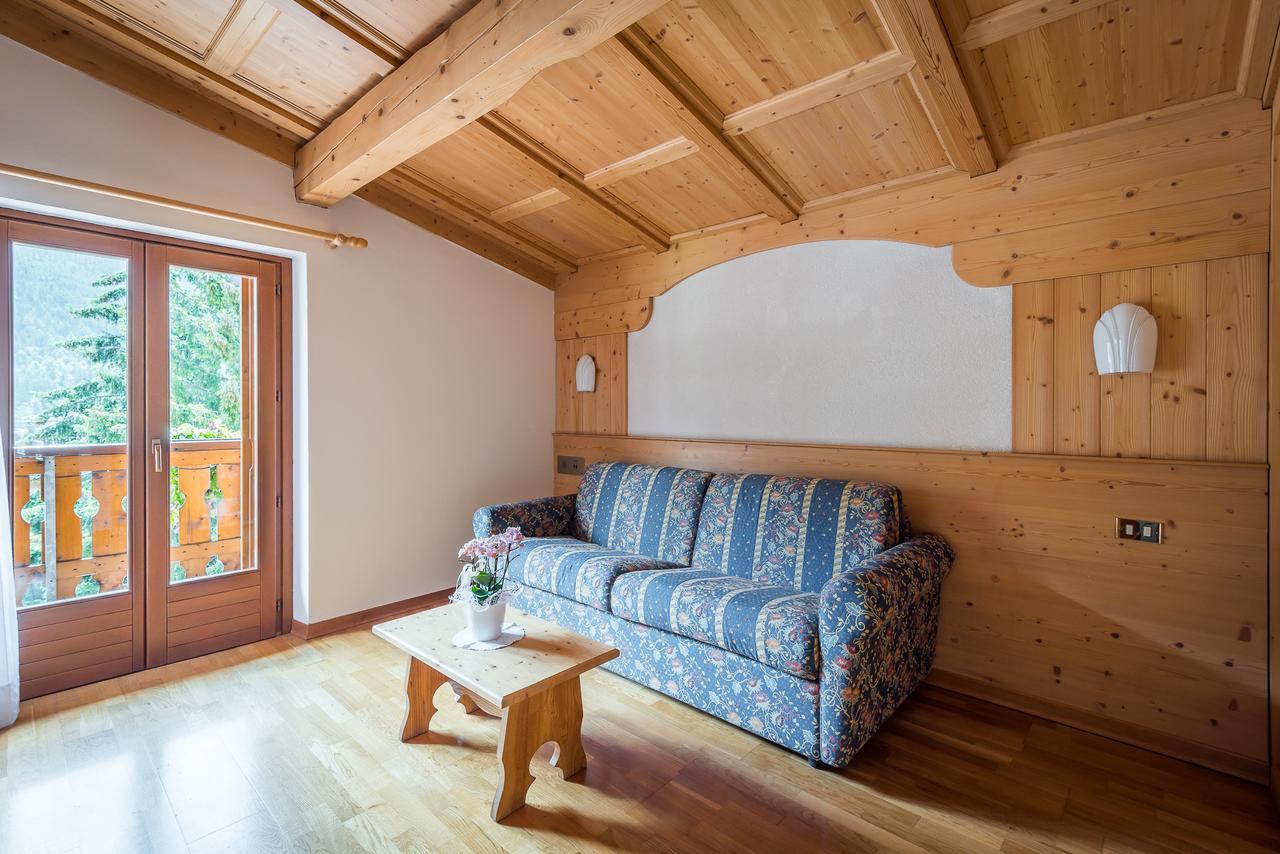 Hotel St. Raphael Madonna di Campiglio Bagian luar foto