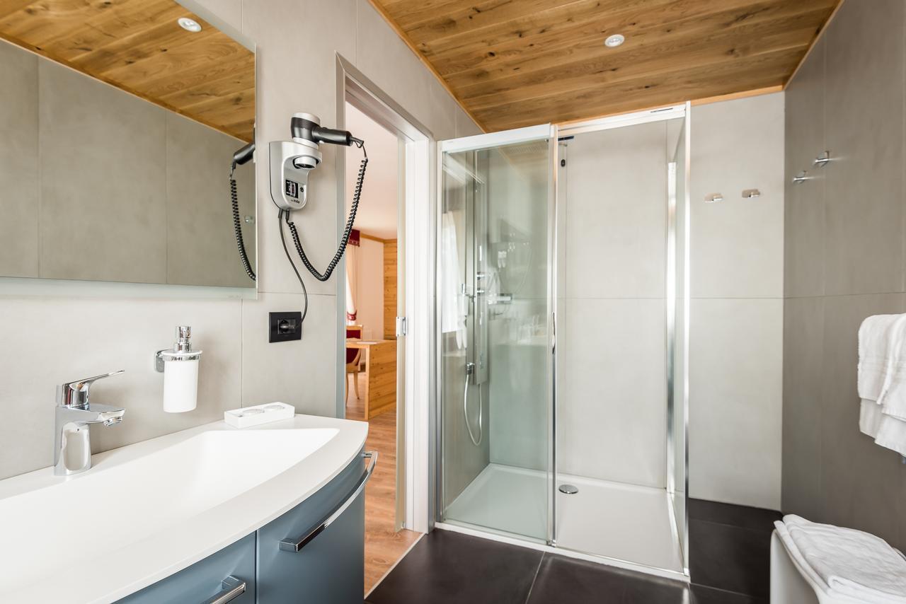 Hotel St. Raphael Madonna di Campiglio Bagian luar foto
